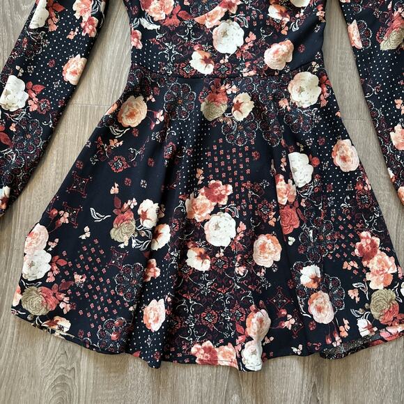 Abercrombie & Fitch long sleeve v-neck flare dress size XSmall, new without tags - Picture 4 of 12